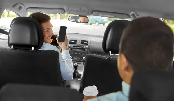 App lái xe hộ Hoàng Gia – giải pháp di chuyển an toàn và tiện lợi