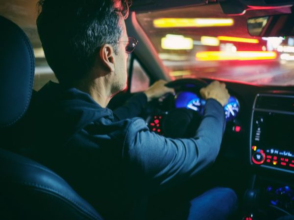 Lợi ích khi gọi tài xế lái xe hộ thay vì bắt taxi muộn