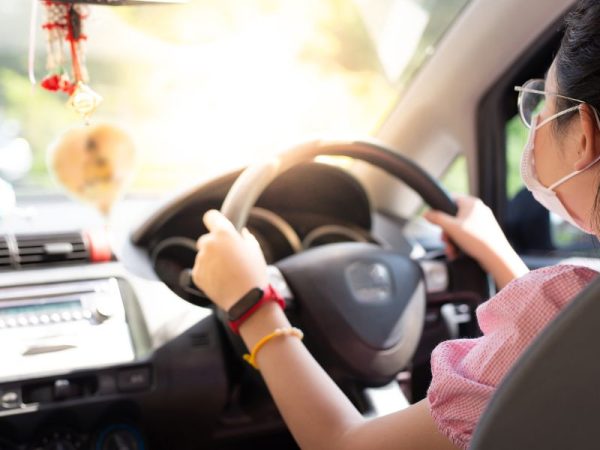 Khi nào thì nên gọi taxi, khi nào nên thuê lái xe hộ