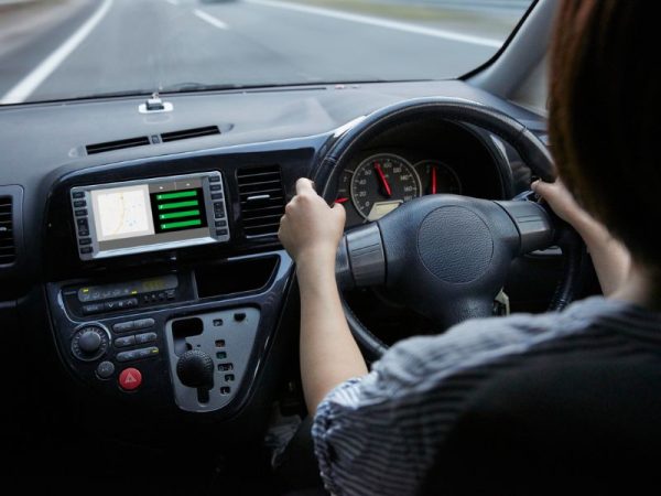 Tìm hiểu về dịch vụ thuê lái xe hộ và gọi taxi