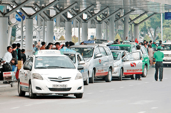 thuê lái xe hộ thay cho thuê taxi, xe sân bay
