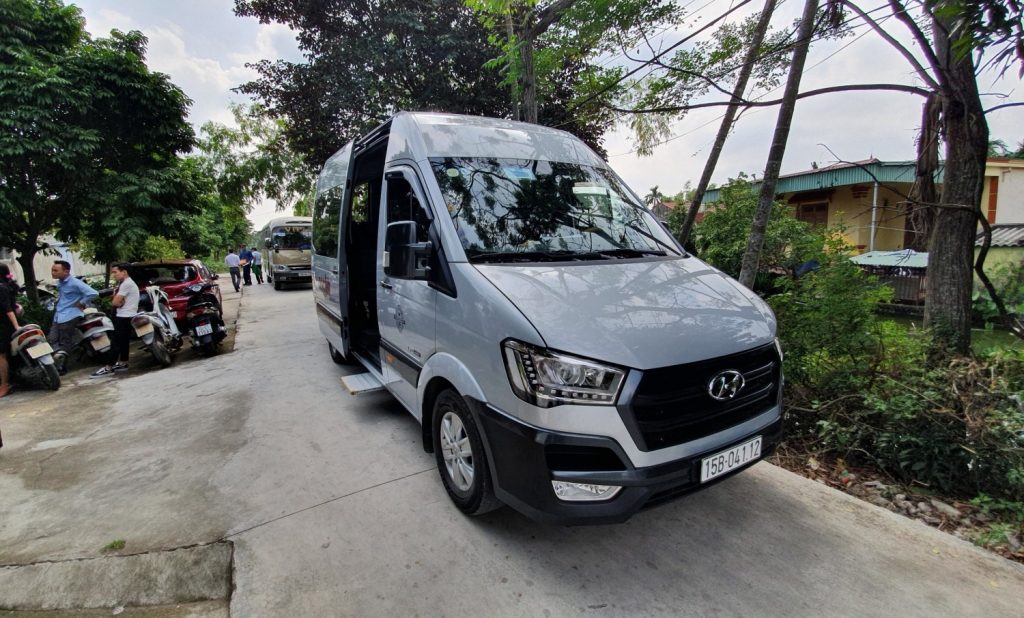 Thuê lái xe hộ đưa đón nhân viên