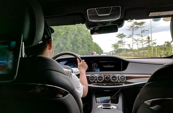 thuê tài xế lái xe hộ cho người nước ngoài